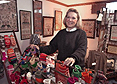 Надя Меллер продает товары рукодельниц из Молдовы