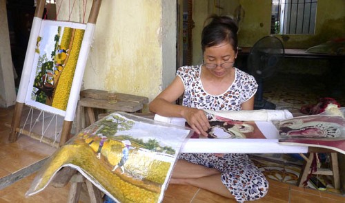 вьетнамская вышивальщица